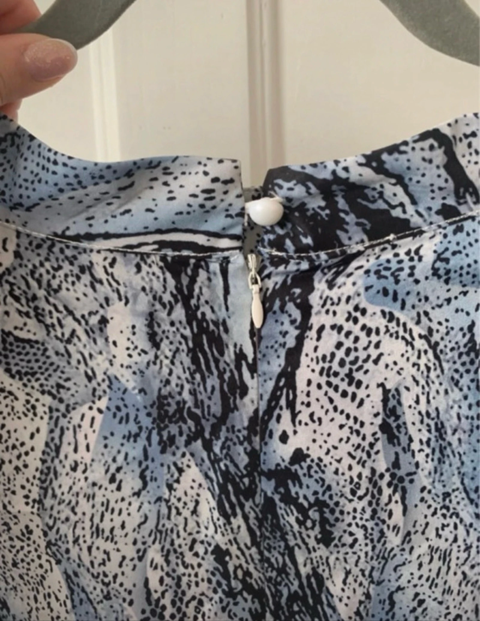Prachtige blauwe python blouse met lange mouwen voor dames - Maat 3XL Curve – photo 5
